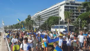 Les ukrainiens de Nice sur la Promenade des Anglais en ce 24 août - Photo RCF