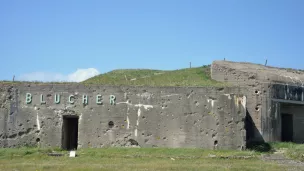 Le casernement allemand "Blucher", pied de nez à Napoléon dont on aperçoit la colonne depuis le fort 