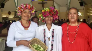 Les paroissiennes de Bora-Bora accueillent les visiteurs ©Thierry Lyonnet / RCF 