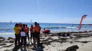 Les nageurs sauveteurs de la SNSM en formation sur une plage du Morbihan au printemps dernier