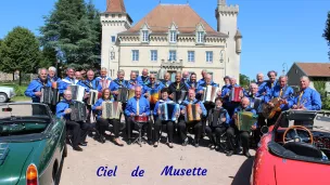 Une partie du groupe Ciel de musette ! © Facebook Officiel.