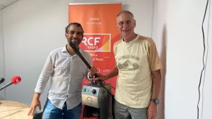 Anton Hassoun et Guy Mausy dans les studios de RCF Nice Côte d'Aur - Photo : RCF Nice Côte d'Azur 