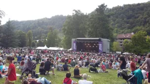 La scène d'Uriage en voix dans le parc thermal d'Uriage-les-Bains