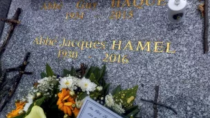 Tombe du père Jacques Hamel au cimetière de Bonsecours