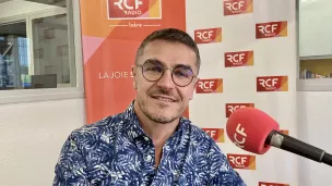 Arnaud Meunier dans les studios de RCF Isère