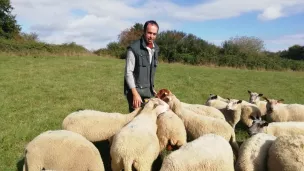 Laurent, éleveur ovin à Coulans sur Gée