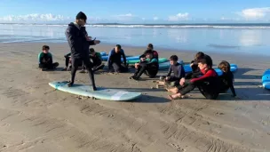 Cours de surf – TOUSSAINT 2021 © vannes.catholique.fr