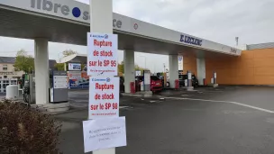 Ce lundi 10 octobre à 12 h, il n'y avait plus de sans plomb à la station-service de l'hypermarché Leclerc Camus à Angers. ©RCF Anjou