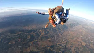 Un saut en tandem au dessus de la Bièvre en Isère avec le CEPG