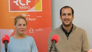 Loïc et Sophie Veillet-Lavallée dans le studio de RCF