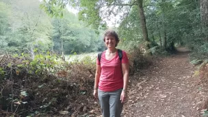 Myriam Michel dans la forêt de Sulniac ©RCF Sud Bretagne