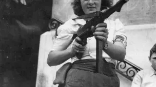 Simone Segouin, une résistante, près de Chartres, en août 1944 ©wikimediacommons