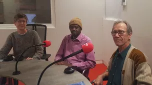 De gauche à droite : Martine, Abakar et Jean-Pierre Auchard ©RCF Haute-Normandie