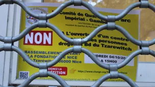 Les affiches de la mobilisation apposées sur le local ce 4 novembre - Photo RCF