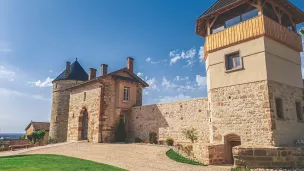 Parvis - Château de Treffort photo Léo Goudard