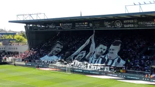 Tifo hommage de la tribune Coubertin aux joueurs emblématiques angevins lors de SCO - FCN ©RCF Anjou