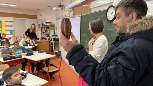 les enfants de l'école publique de Taulhac au Puy en Velay reçoivent Yann Sabot