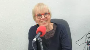 Valérie Denu dans le studio de RCF Isère