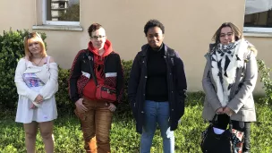 Camille Chuillet et des jeunes de la Mission Locale Arc Charente