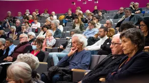 Des militants pro-euthanasie assistent a une réunion publique à Toulouse, le 05/11/2022 ©Victor Bouchentouf / Hans Lucas