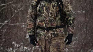 Jean-michel Larroque en rando photo dans  le nord canadien sauvage