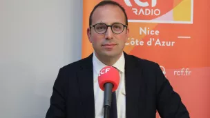 Anthony Borré dans le studio de RCF Nice - Photo SCG