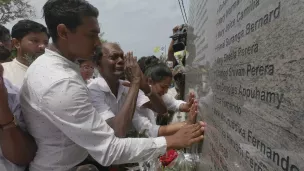 AED des Sri Lankais rendant hommage aux victimes des attentats