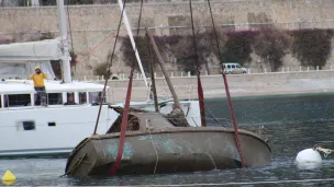 Un bateau sorti de l'eau à Villefranche-sur-Mer le 25 janvier 2023 - Photo RCF