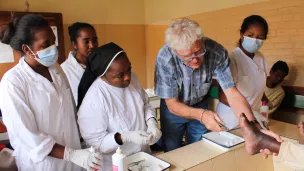 Bertrand Cauchoix et Sœur Sabine à Madagascar © M-C Noulens