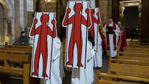 © Corinne SIMON / Hans Lucas. Mercredi rouge : Veillée de prière pour les chrétiens persécutés, organisée par l'Aide à l'Église en détresse (AED) à la Basilique du Sacré-Cœur de Montmartre. Paris, 23 novembre 2022