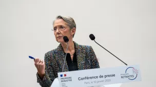 © Photographie par Xose Bouzas / Hans Lucas. Conférence de presse de presentation du projet du gouvernement pour l'avenir du système de retraites. Portrait d Elisabeth Borne, Première ministre française.