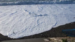 La mer avale les galets à Nice - Photo RCF