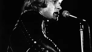 Johnny Hallyday en 1973. © Wikipedia.