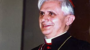 Le cardinal Joseph Ratzinger, préfet de la Congrégation pour la doctrine de la foi en 2000 ©Wikimédia Commons