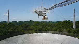 radiotélescope d’Arecibo - CC BY-SA 4.0 Mariordo (Mario Roberto Durán Ortiz) via Wikimedia Commons