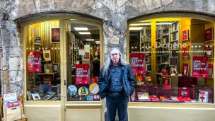 Laurent Debœuf devant sa librairie - © RCF Lyon (Johan Fresse)