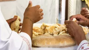 Célébration de l'eucharistie chez les coptes, les chrétiens d'Égypte ©Nathalie Guironnet / Hans Lucas