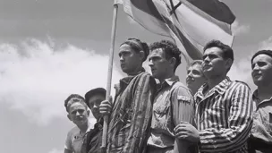 Survivants du camp de Buchenwald, arrivant à Haïfa en 1945 ©Wikimédia commons