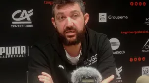 Olivier Lafargue l'entraîneur, en conférence de presse d'avant match hier; © RCF - Guillaume Martin-Deguéret.