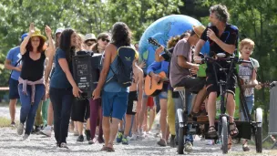 le "triporteur" de philippe dans une de" ses tournées des gens"