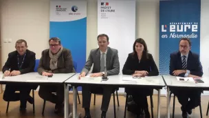 Au Pôle emploi de Louviers, de gauche à droite, Brice Mullier (directeur du Pôle emploi de Louviers), Christophe Birette (directeur territorial Eure-Orne à Pôle emploi Normandie), Simon Babre (Préfet de l'Eure), Stéphanie Auger (vice-présidente du département de l'Eure chargée de l'emploi et de l'insertion), Nicolas Lebas (sous-préfet des Andelys), Crédit : Adèle Marchais