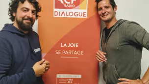 Adrien Piquera et Manu Laurin dans les studios de Dialogue RCF à Marseille ©Nina Pavan