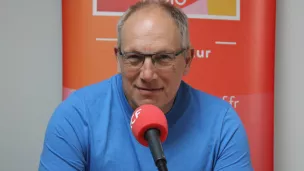 Robert Injey dans le studio de RCF Nice Côte d'Azur - Photo SCG