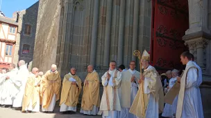 Mgr Centène, sur le parvis de la cathédrale de Vannes, à la sortie de la messe chrismale 2023 ©RCF Sud Bretagne