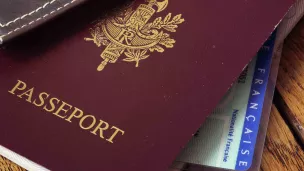 Un passeport et une carte d'identité. ©Photo d'illustration