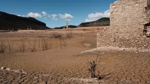 Le village Sant Romà de Sau, englouti suite a la construction du barrage en 1962, est visible en période de grande sécheresse depuis 2022. Espagne, le 02/04/2023 ©Lionel Pedraza / Hans Lucas