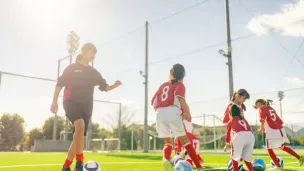 A noter qu'un adulte sur trois combine un manque d’activité physique et une durée des comportements sédentaires trop importante. Chez les adultes, il est recommandé de faire 30 minutes d’activité physique par jour, au moins 5 jours par semaine. 