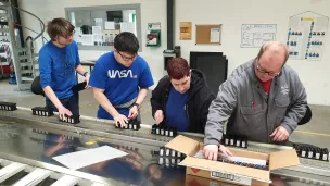 Dans l'ESAT de la Fondation EA Sillery à Quimper, on conditionne des briquets @ Christophe Pluchon, RCF 2023