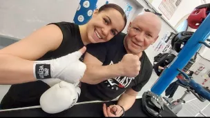 Anna Micard et son coach Fabrice Blondel. ©Salle de boxe des Provinces