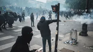 Affrontements entre manifestants et forces de l'ordre. Manifestation du premier mai contre la réforme des retraites. © Lucas Boirat / Hans Lucas